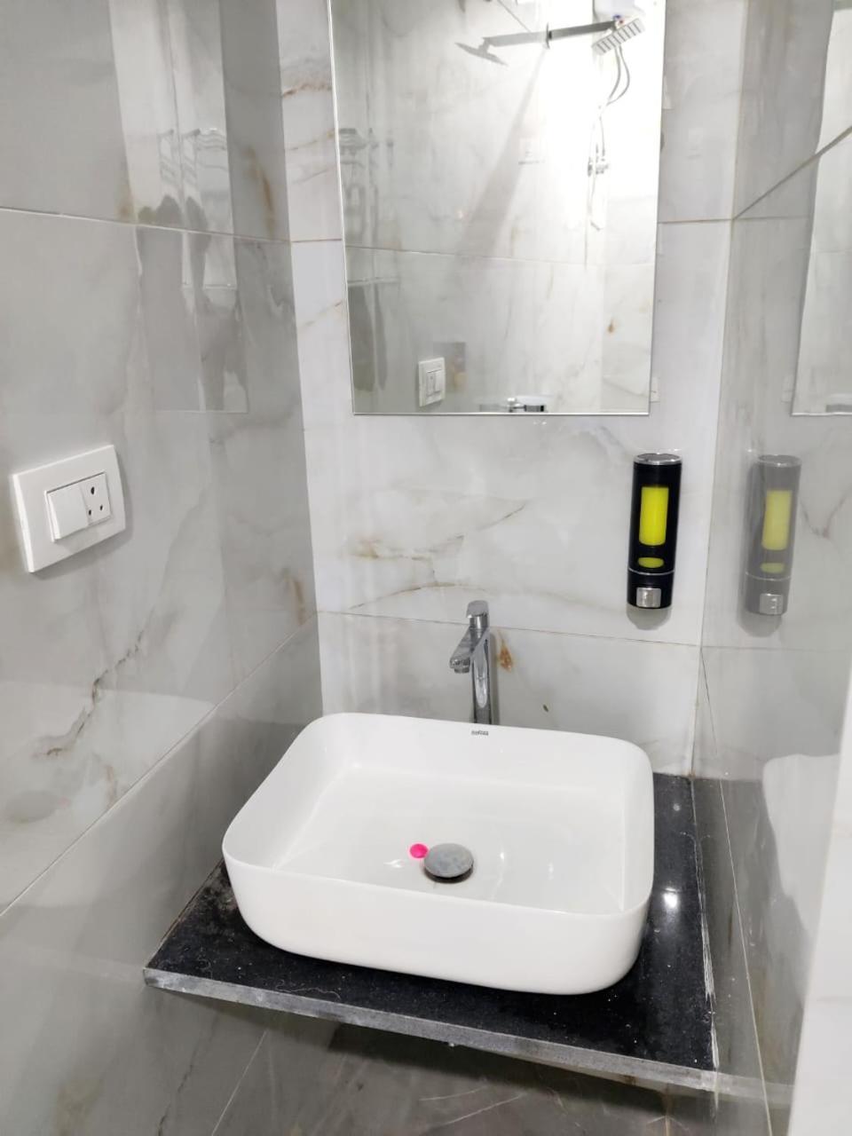 Hotel Comfy Inn Mumbai  Buitenkant foto