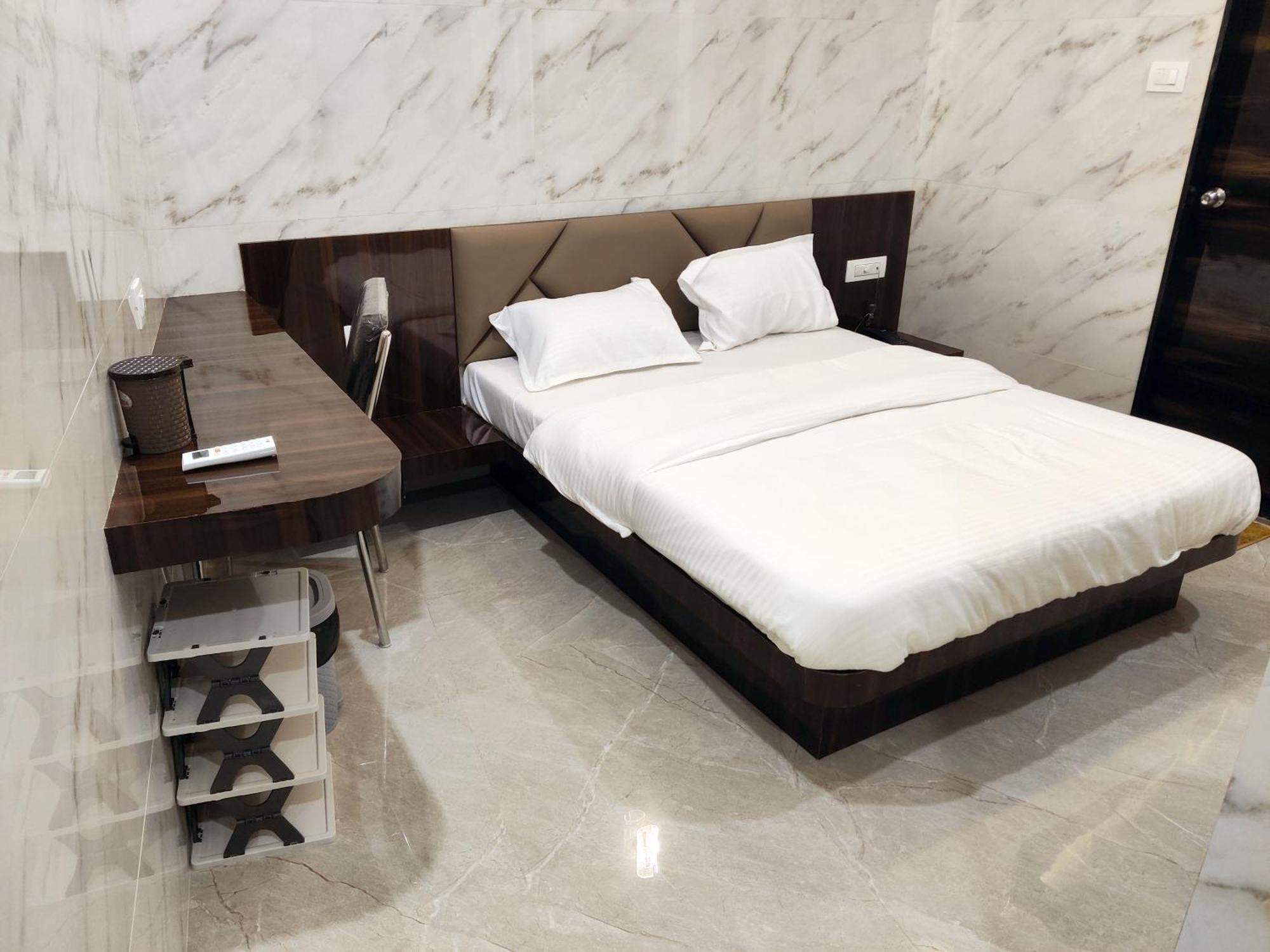 Hotel Comfy Inn Mumbai  Buitenkant foto